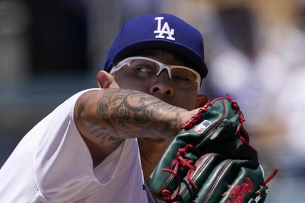 Dodgers rally cap top